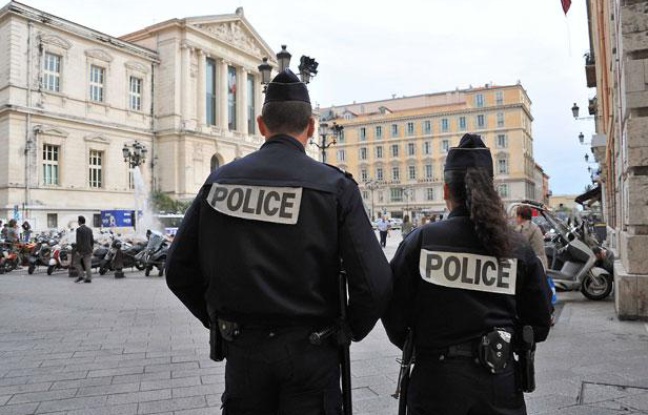 L'expérimentation des Patrouilleurs de la Police francaise à Nice, afin de créer un sentiment de securité et de proximité pour les riverains, le 2 mai 2011. L'expérimentation des Patrouilleurs de la Police francaise à Nice, afin de créer un sentiment de securité et de proximité pour les riverains, le 2 mai 2011.