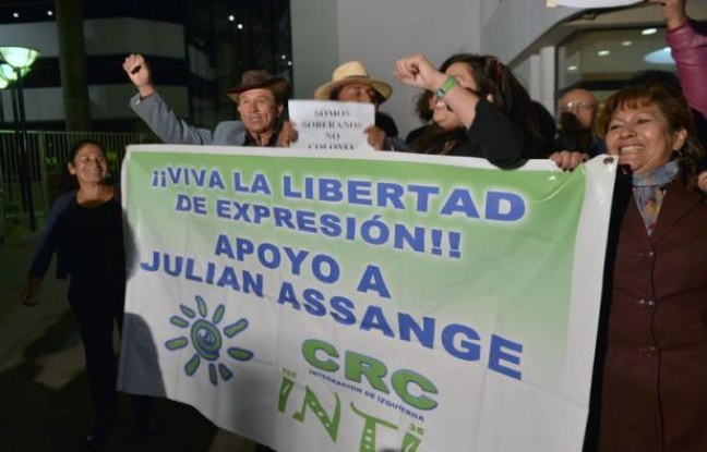 L'Equateur a dénoncé mercredi la menace des autorités britanniques de lancer un assaut contre son ambassade à Londres, alors qu'il doit annoncer jeudi s'il accorde l'asile politique à Julian Assange qui y est réfugié depuis deux mois. L'Equateur a dénoncé mercredi la menace des autorités britanniques de lancer un assaut contre son ambassade à Londres, alors qu'il doit annoncer jeudi s'il accorde l'asile politique à Julian Assange qui y est réfugié depuis deux mois.