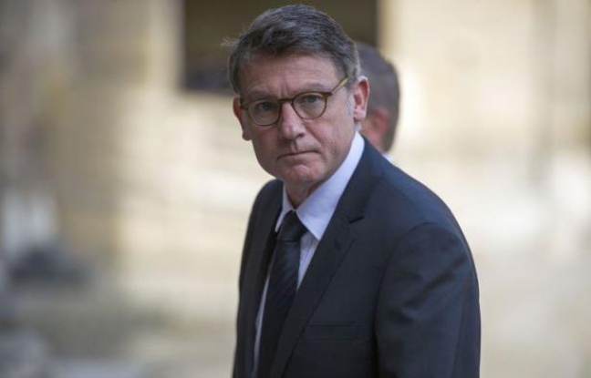 Le ministre de l'Education nationale Vincent Peillon a annoncé vendredi sur France Info qu'il proposerait au Conseil supérieur de l'éducation (CSE) d'avancer la rentrée scolaire de septembre 2012 d'un jour, et de retarder la fin de l'année au vendredi soir ou au samedi midi. Le ministre de l'Education nationale Vincent Peillon a annoncé vendredi sur France Info qu'il proposerait au Conseil supérieur de l'éducation (CSE) d'avancer la rentrée scolaire de septembre 2012 d'un jour, et de retarder la fin de l'année au vendredi soir ou au samedi midi.