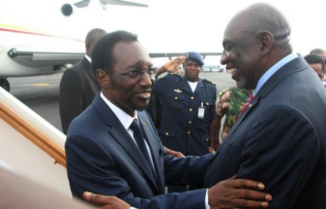 Le président intérimaire du Mali Dioncounda Traoré a de fait écarté le Premier ministre Ckeick Modibo Diarra dans la gestion de la transition en réduisant ses attributions et en créant de nouveaux organes pour gérer la crise dans le nord du pays occupé par les islamistes, dans un discours à la nation samedi. Le président intérimaire du Mali Dioncounda Traoré a de fait écarté le Premier ministre Ckeick Modibo Diarra dans la gestion de la transition en réduisant ses attributions et en créant de nouveaux organes pour gérer la crise dans le nord du pays occupé par les islamistes, dans un discours à la nation samedi.