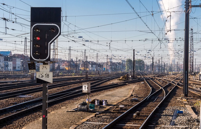 Belgique: La mère d'une ado happée par un train reçoit la facture 648x415_rails-gare-bruxelles-sud-belgique-9-octobre-2015