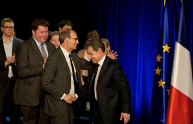 Nicolas Sarkozy (C) salue l'ancien ministre du budget Eric Woerth (G), lors d'un meeting le 9 avril 2015 à Gouvieux dans le nord-est de Paris Nicolas Sarkozy (C) salue l'ancien ministre du budget Eric Woerth (G), lors d'un meeting le 9 avril 2015 à Gouvieux dans le nord-est de Paris