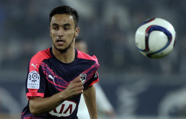 Adam Ounas, lors du match des Girondins face à Marseille, le 20 décembre 2015. / AFP / THIBAUD MORITZ Adam Ounas, lors du match des Girondins face à Marseille, le 20 décembre 2015. / AFP / THIBAUD MORITZ