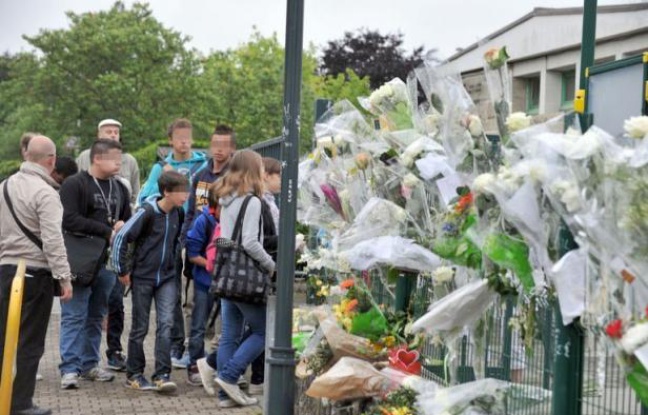 Les cours ont repris lundi matin au collège de Cleunay à Rennes, dont un élève de 13 ans est mort des suites d'une bagarre avec un autre collégien vendredi dans la cour de récréation. Les cours ont repris lundi matin au collège de Cleunay à Rennes, dont un élève de 13 ans est mort des suites d'une bagarre avec un autre collégien vendredi dans la cour de récréation.