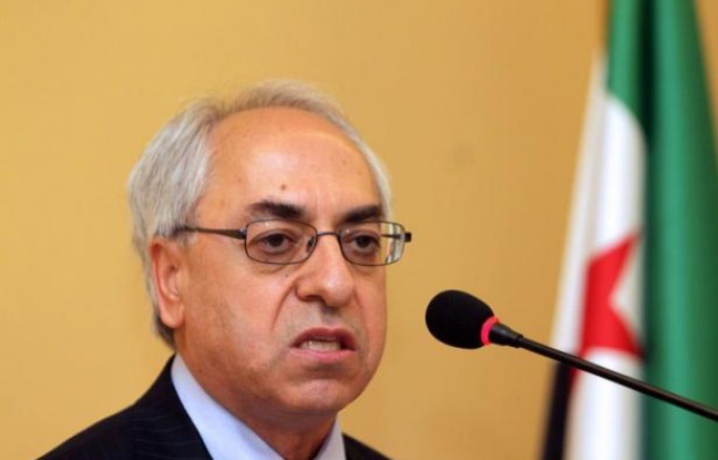 Le nouveau chef de l'opposition syrienne a appelé dimanche les responsables du pouvoir en Syrie, où les violences ont fait au moins 140 morts ce week-end, à faire défection, estimant que le régime touchait "à sa fin". Le nouveau chef de l'opposition syrienne a appelé dimanche les responsables du pouvoir en Syrie, où les violences ont fait au moins 140 morts ce week-end, à faire défection, estimant que le régime touchait "à sa fin".