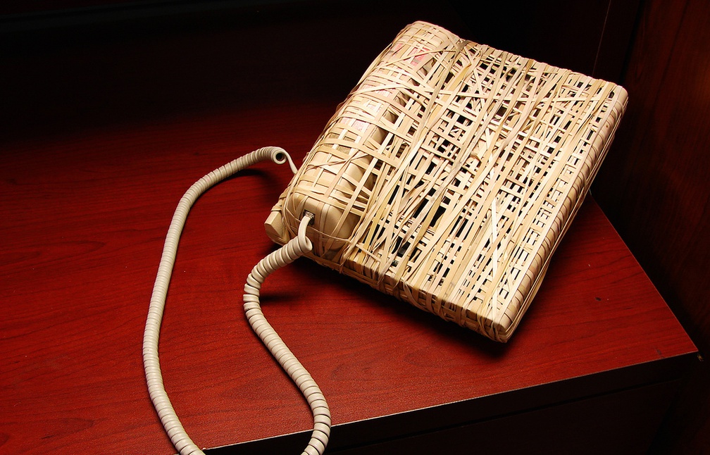 Pourquoi se parler quand on peut se poker? 