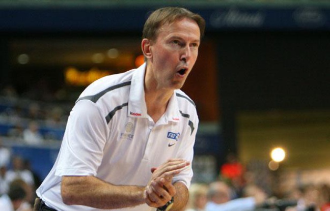 Vincent Collet, le sélectionneur de l'équipe de France de basket, en 2011, lors de l'Euro lituanien. Vincent Collet, le sélectionneur de l'équipe de France de basket, en 2011, lors de l'Euro lituanien.