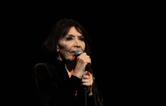 La chanteuse française Juliette Gréco sur scène au 39e festival du Printemps de Bourges, le 24 avril 2015 La chanteuse française Juliette Gréco sur scène au 39e festival du Printemps de Bourges, le 24 avril 2015
