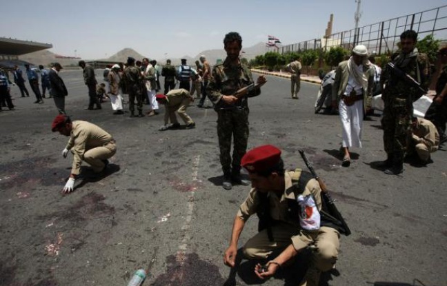 Six personnes ont été tuées et des dizaines d'autres blessées dans un attentat suicide mercredi à la sortie de l'académie de police à Sanaa, a indiqué un officier de la police judiciaire révisant à la baisse un précédent bilan de 20 morts. Six personnes ont été tuées et des dizaines d'autres blessées dans un attentat suicide mercredi à la sortie de l'académie de police à Sanaa, a indiqué un officier de la police judiciaire révisant à la baisse un précédent bilan de 20 morts.