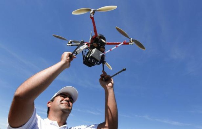 La France vient d'adopter une réglementation, très attendue par l'industrie aéronautique, réglementant l'utilisation de drones civils dans l'espace aérien, jusqu'à présent interdite. La France vient d'adopter une réglementation, très attendue par l'industrie aéronautique, réglementant l'utilisation de drones civils dans l'espace aérien, jusqu'à présent interdite.