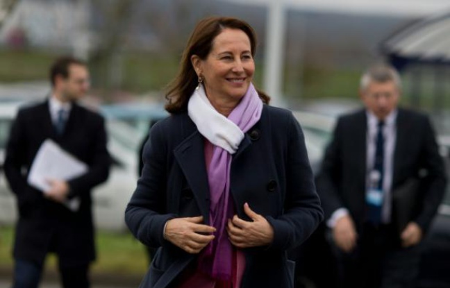 La ministre de l'Environnement Ségolène Royal aux Mureaux, dans les Yvelines, le 5 février 2016 La ministre de l'Environnement Ségolène Royal aux Mureaux, dans les Yvelines, le 5 février 2016