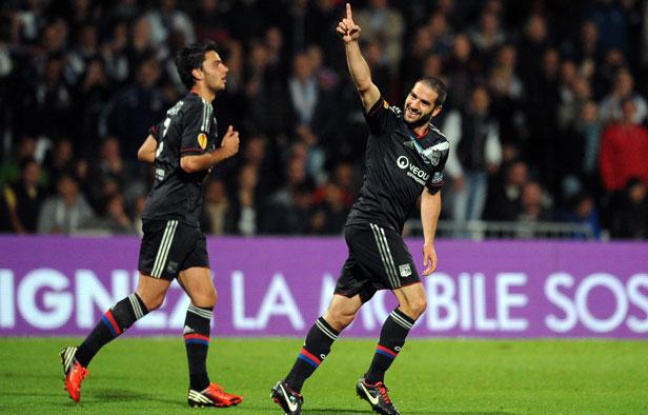 Le buteur lyonnais Lisandro Lopez lors du 1er match de Ligue Europa contre Prague, le 20 septembre 2012, à Gerland. Le buteur lyonnais Lisandro Lopez lors du 1er match de Ligue Europa contre Prague, le 20 septembre 2012, à Gerland.