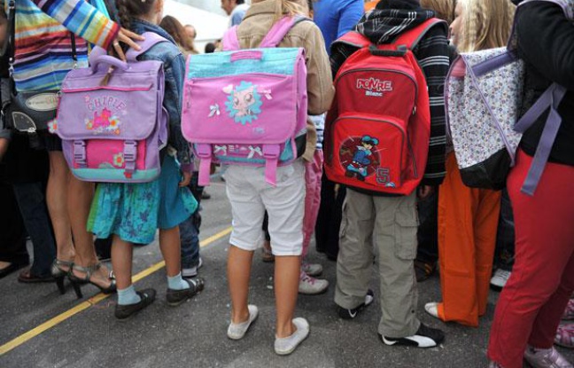 Rentrée des classes en école primaire. Ecole primaire Chaptal dans le 9e arrondissement de Paris. Cartables, Sacs de classes. Rentrée des classes en école primaire. Ecole primaire Chaptal dans le 9e arrondissement de Paris. Cartables, Sacs de classes.