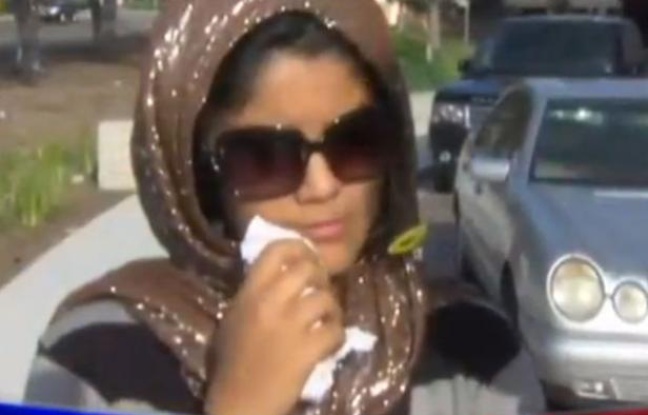 Fatima Al Himidi a retrouvé sa mère, Shaima Alawadi, inconsciente dans le salon de leur maison, après avoir été battue à mort. Fatima Al Himidi a retrouvé sa mère, Shaima Alawadi, inconsciente dans le salon de leur maison, après avoir été battue à mort.