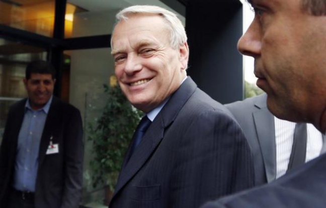 Comme l'Allemagne le martèle depuis des mois, la France a reconnu mercredi que les euro-obligations ne verraient pas le jour avant "plusieurs années", mais plaide toujours avec insistance pour de premières étapes rapides vers cette mutualisation des dettes européennes. Comme l'Allemagne le martèle depuis des mois, la France a reconnu mercredi que les euro-obligations ne verraient pas le jour avant "plusieurs années", mais plaide toujours avec insistance pour de premières étapes rapides vers cette mutualisation des dettes européennes.