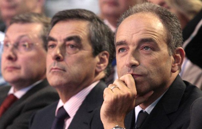 François Fillon (deuxième à gauche) et Jean-François Copé, lors des journées parlementaires de l'UMP à Marcq-en-Baroeul, le 27 septembre 2012. François Fillon (deuxième à gauche) et Jean-François Copé, lors des journées parlementaires de l'UMP à Marcq-en-Baroeul, le 27 septembre 2012.