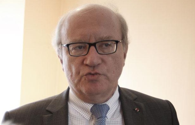 Paris le 27 novembre 2012. Passage de Gergovie. 14e. Daniel Canepa prefet d'Ile de France presente et ouvre de nouvelles places d'hebergement d'urgence dans un immeuble d'appartements du bailleur social ICF. Paris le 27 novembre 2012. Passage de Gergovie. 14e. Daniel Canepa prefet d'Ile de France presente et ouvre de nouvelles places d'hebergement d'urgence dans un immeuble d'appartements du bailleur social ICF.