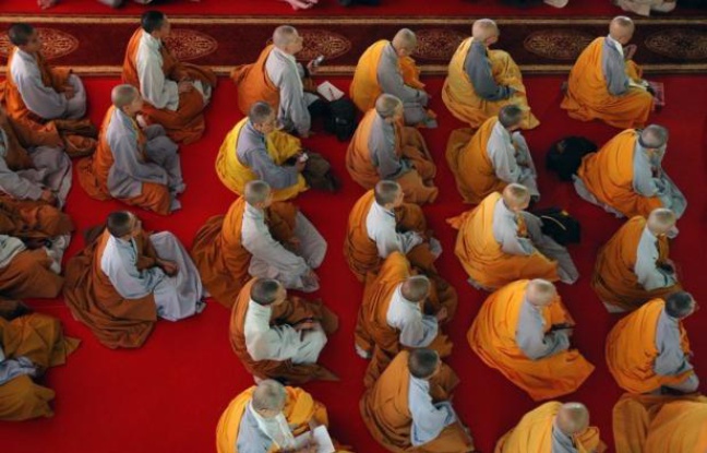 Le plus grand temple bouddhiste d'Europe sera inauguré dimanche à Bussy-Saint-Georges, en banlieue parisienne, premier édifice d'un quartier cultuel qui devrait abriter d'ici à fin 2013 une autre pagode, une synagogue, une mosquée et un centre culturel arménien. Le plus grand temple bouddhiste d'Europe sera inauguré dimanche à Bussy-Saint-Georges, en banlieue parisienne, premier édifice d'un quartier cultuel qui devrait abriter d'ici à fin 2013 une autre pagode, une synagogue, une mosquée et un centre culturel arménien.