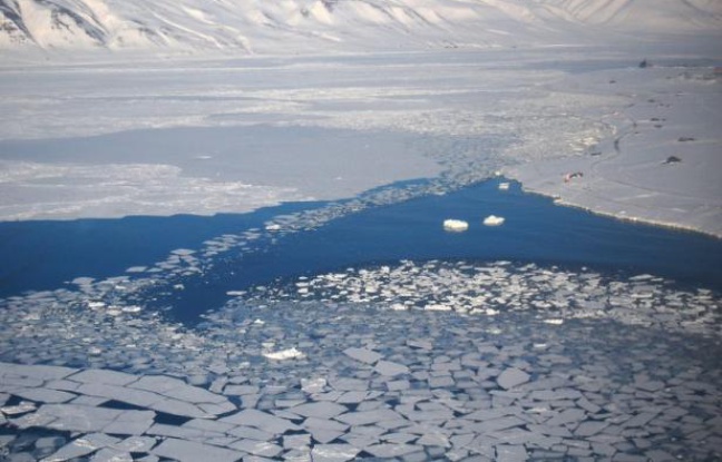 La fonte accélérée des sous-sols arctiques gelés, le "permafrost", va encore accentuer l'effet du réchauffement climatique dans des proportions d'autant plus inquiétantes qu'elles sont largement sous-estimées par les modèles climatiques actuels, avertit une étude publiée mercredi. La fonte accélérée des sous-sols arctiques gelés, le "permafrost", va encore accentuer l'effet du réchauffement climatique dans des proportions d'autant plus inquiétantes qu'elles sont largement sous-estimées par les modèles climatiques actuels, avertit une étude publiée mercredi.