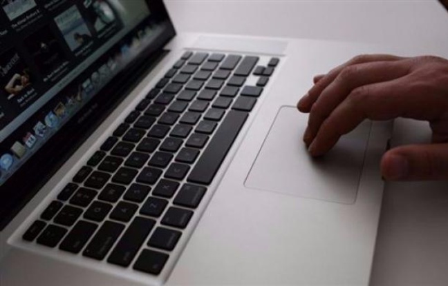 Quatre "start-up" cohabitent dans un openspace du "Silicon Sentier", où s'affairent des dizaines de jeunes devant leur ordinateur portable. Depuis ce local parisien, le fonds et incubateur allemand Rocket Internet lance à la chaîne des clones de sites web jugés prometteurs. Quatre "start-up" cohabitent dans un openspace du "Silicon Sentier", où s'affairent des dizaines de jeunes devant leur ordinateur portable. Depuis ce local parisien, le fonds et incubateur allemand Rocket Internet lance à la chaîne des clones de sites web jugés prometteurs.