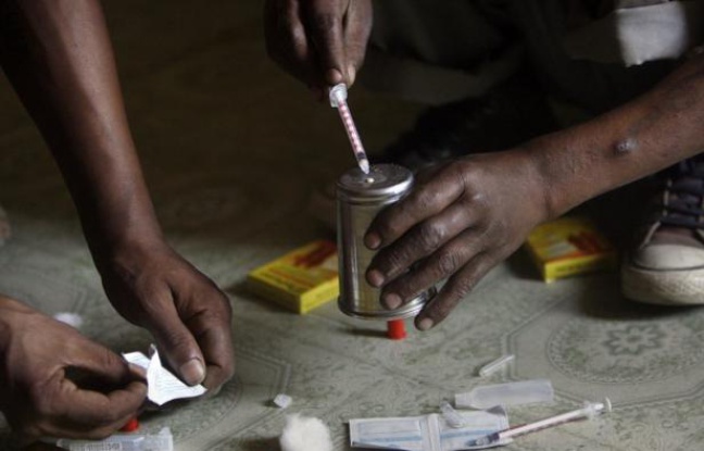 Quelque 200 millions de personnes font usage de drogues illégales dans le monde, soit une personne sur 20 entre 15 et 64 ans, selon une estimation publiée vendredi par la revue médicale The Lancet. Quelque 200 millions de personnes font usage de drogues illégales dans le monde, soit une personne sur 20 entre 15 et 64 ans, selon une estimation publiée vendredi par la revue médicale The Lancet.