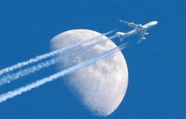 L'industrie du transport mondial représente environ 3% des émissions de GES, mais les voyages aériens et maritimes avaient été exclus des réductions d'émissions promises par les pays industrialisés dans le cadre du Protocole de Kyoto, dont les premiers engagements expirent en 2012. L'industrie du transport mondial représente environ 3% des émissions de GES, mais les voyages aériens et maritimes avaient été exclus des réductions d'émissions promises par les pays industrialisés dans le cadre du Protocole de Kyoto, dont les premiers engagements expirent en 2012.