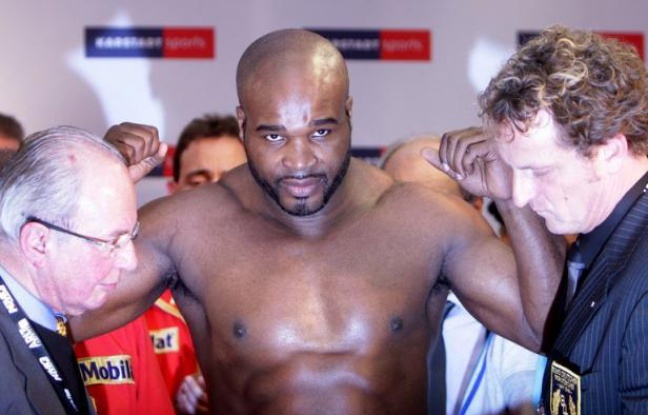 Le Français Jean-Marc Mormeck (40 ans), battu en mars à Dusseldorf (Allemagne) par l'Ukrainien Vladimir Klitschko, pour le titre de champion du monde WBO-IBF-WBA des lourds, s'apprête à remonter sur un ring dans la catégorie des lourds-légers, a-t-on appris mardi auprès de son entourage. Le Français Jean-Marc Mormeck (40 ans), battu en mars à Dusseldorf (Allemagne) par l'Ukrainien Vladimir Klitschko, pour le titre de champion du monde WBO-IBF-WBA des lourds, s'apprête à remonter sur un ring dans la catégorie des lourds-légers, a-t-on appris mardi auprès de son entourage.