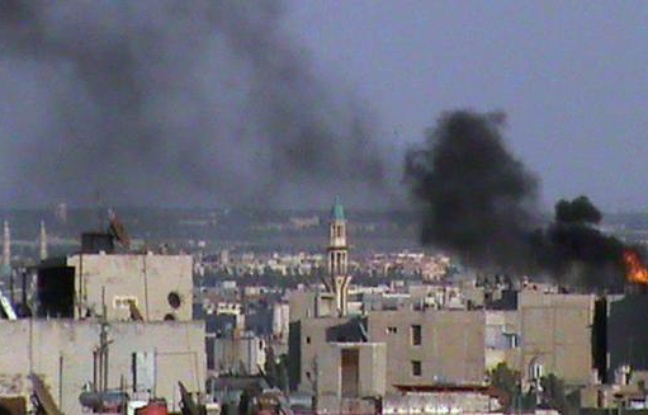 Des centaines de familles étaient piégées sous les bombardements samedi dans la ville de Homs, l'un des bastions de la rébellion en Syrie, où les violences incessantes ont déjà fait 18 morts samedi à travers le pays. Des centaines de familles étaient piégées sous les bombardements samedi dans la ville de Homs, l'un des bastions de la rébellion en Syrie, où les violences incessantes ont déjà fait 18 morts samedi à travers le pays.