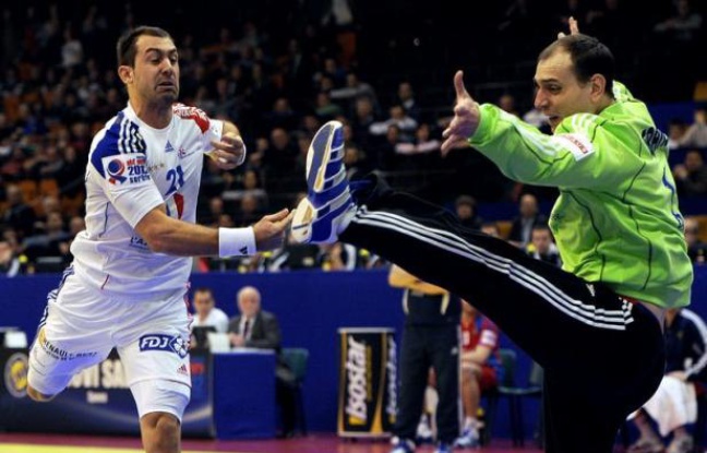 L'ailier gauche français Michaël Guigou, blessé, a déclaré forfait pour la suite du Championnat d'Europe des nations de handball et sera remplacé par Samuel Honrubia, a annoncé jeudi l'entraîneur de l'équipe de France Claude Onesta. L'ailier gauche français Michaël Guigou, blessé, a déclaré forfait pour la suite du Championnat d'Europe des nations de handball et sera remplacé par Samuel Honrubia, a annoncé jeudi l'entraîneur de l'équipe de France Claude Onesta.