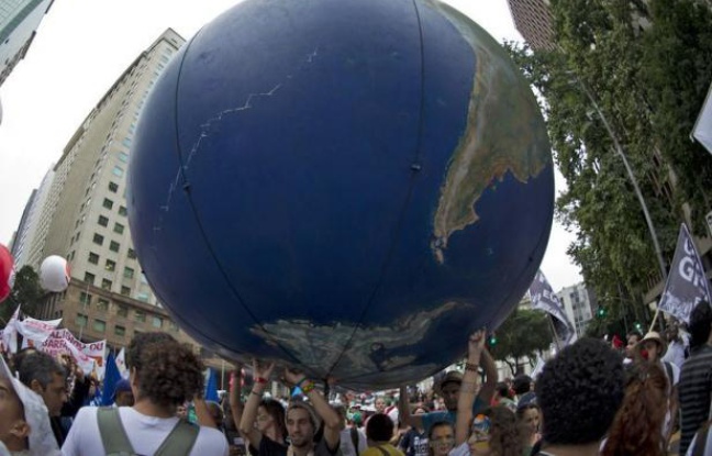 Le sommet Rio+20 sur le développement durable s'est ouvert mercredi à Rio de Janeiro par des appels urgents à l'action, afin de mettre la planète sur un chemin plus écologique et social. Le sommet Rio+20 sur le développement durable s'est ouvert mercredi à Rio de Janeiro par des appels urgents à l'action, afin de mettre la planète sur un chemin plus écologique et social.