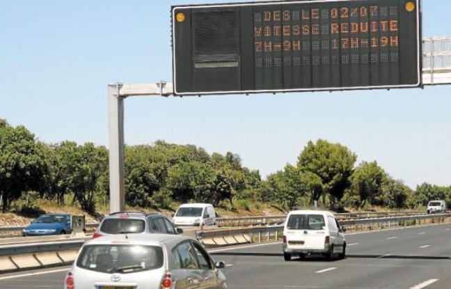 L'été, 4 500 véhicules par heure roulent sur cette portion de l'A9. L'été, 4 500 véhicules par heure roulent sur cette portion de l'A9.