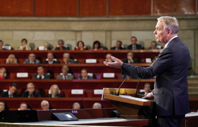 Le Premier ministre Jean-Marc Ayrault a lancé mardi, au terme d'une grande conférence sociale - innovation destinée à réformer dans la concertation - une multitude de négociations avec le patronat et les syndicats pour redresser la compétitivité et sauver l'emploi. Le Premier ministre Jean-Marc Ayrault a lancé mardi, au terme d'une grande conférence sociale - innovation destinée à réformer dans la concertation - une multitude de négociations avec le patronat et les syndicats pour redresser la compétitivité et sauver l'emploi.