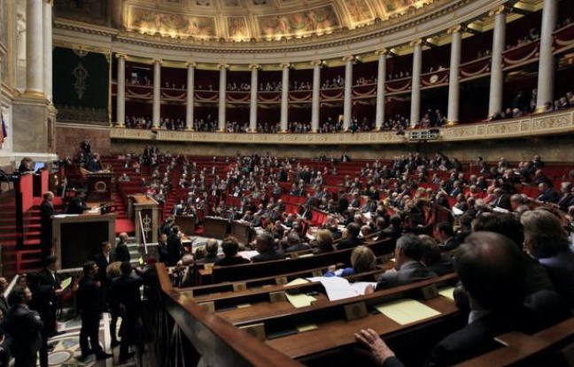 Les 6.611 candidats aux 577 sièges de députés ont lancé lundi la bataille des législatives des 10 et 17 juin, dont l'enjeu crucial est de savoir si François Hollande disposera de la majorité à l'Assemblée nationale. Les 6.611 candidats aux 577 sièges de députés ont lancé lundi la bataille des législatives des 10 et 17 juin, dont l'enjeu crucial est de savoir si François Hollande disposera de la majorité à l'Assemblée nationale.
