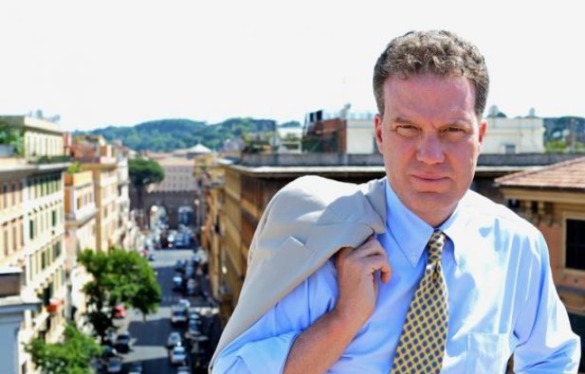 Le Vatican vient d'embaucher un ex-journaliste américain de télévision comme stratège pour moderniser et améliorer ses relations avec les médias, entachées de maladresses et couacs spectaculaires ces dernières années, de l'affaire Williamson aux scandales de pédophilie. Le Vatican vient d'embaucher un ex-journaliste américain de télévision comme stratège pour moderniser et améliorer ses relations avec les médias, entachées de maladresses et couacs spectaculaires ces dernières années, de l'affaire Williamson aux scandales de pédophilie.