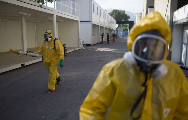 Les autorités épandent du pesticide à Rio de Janeiro (Brésil le 26 janvier 2016. Les autorités épandent du pesticide à Rio de Janeiro (Brésil le 26 janvier 2016.
