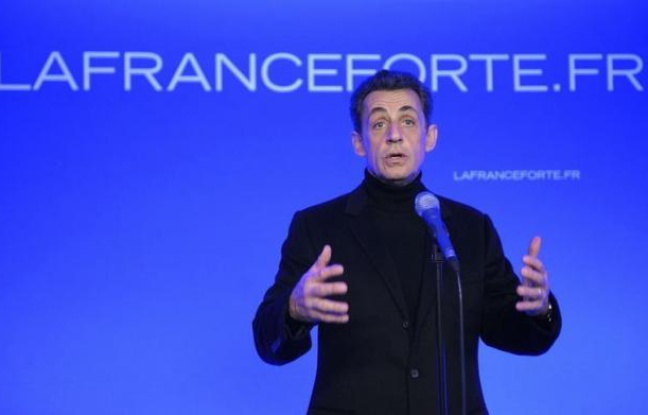 Nicolas Sarkozy a inauguré samedi son QG de campagne au 18 rue de la Convention, dans le XVe arrondissement de Paris, un quartier dont il a justifié le choix parce qu'il est peuplé, selon lui, de "classes moyennes", qu'il veut reconquérir pour remporter un second mandat. Nicolas Sarkozy a inauguré samedi son QG de campagne au 18 rue de la Convention, dans le XVe arrondissement de Paris, un quartier dont il a justifié le choix parce qu'il est peuplé, selon lui, de "classes moyennes", qu'il veut reconquérir pour remporter un second mandat.