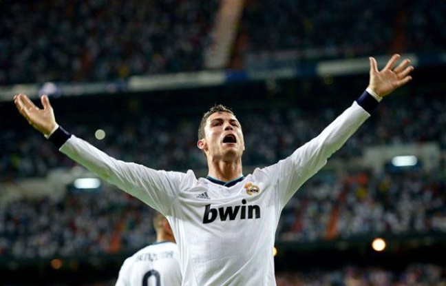 Cristiano Ronaldo fête son but victorieux contre Manchester City, le 18 septembre 2012 à Madrid. Cristiano Ronaldo fête son but victorieux contre Manchester City, le 18 septembre 2012 à Madrid.