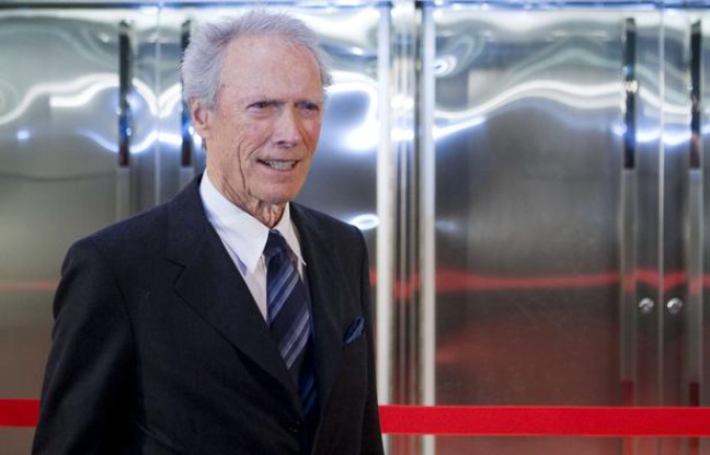 Clint Eastwood, le 1er février 2012 lors d'une cérémonie organisée par Warner Bros. Clint Eastwood, le 1er février 2012 lors d'une cérémonie organisée par Warner Bros.