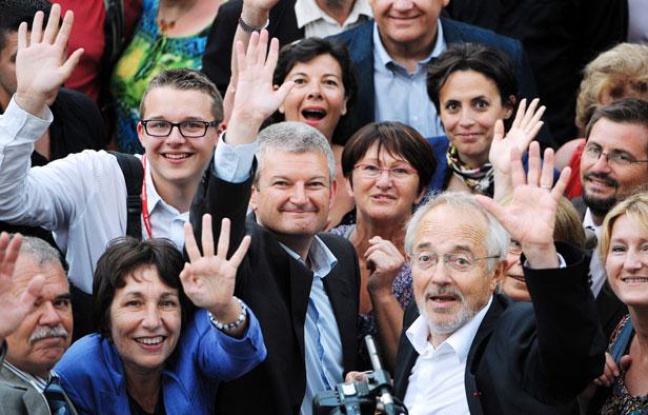 Olivier Falorni célèbre sa victoire aux législatives face à Ségolène Royal le 17 juin 2012. Olivier Falorni célèbre sa victoire aux législatives face à Ségolène Royal le 17 juin 2012.