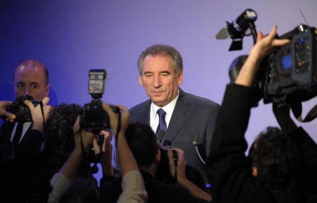 Le président du MoDem, Francois Bayrou, lors de la conférence de presse où il a annoncé sa candidature à l'élection présidentielle de 2012, à la Maison de la Chimie à Paris, le 7 décembre 2011. Le président du MoDem, Francois Bayrou, lors de la conférence de presse où il a annoncé sa candidature à l'élection présidentielle de 2012, à la Maison de la Chimie à Paris, le 7 décembre 2011.