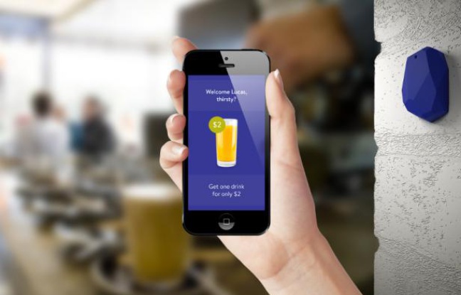 Un «smart beacon» d'Estimote, compatible avec la technologie iBeacon d'Apple. Un «smart beacon» d'Estimote, compatible avec la technologie iBeacon d'Apple.