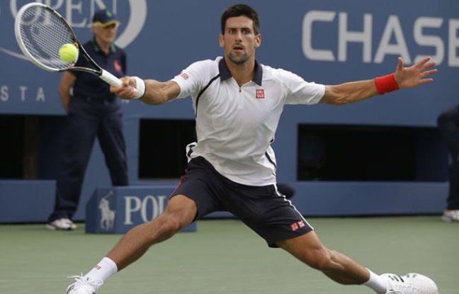 Novak Djokovic sur la défensive en demi-finale de l'US Open, le 8 septembre 2012 à New-York. Novak Djokovic sur la défensive en demi-finale de l'US Open, le 8 septembre 2012 à New-York.
