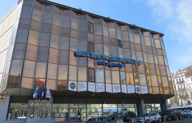 Marseille, le 10 mars 2015, un cinema va etre construit à la place de la mairie du 1/7, sur la Canebière. Marseille, le 10 mars 2015, un cinema va etre construit à la place de la mairie du 1/7, sur la Canebière.