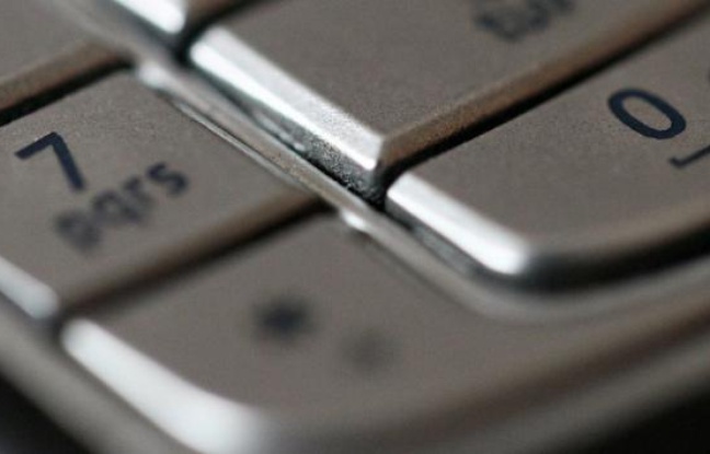 Le prix des services mobiles en France a diminué de 1% en moyenne l'année dernière, a indiqué jeudi l'Autorité de régulation des télécoms dans son indice annuel 2011, qui ne prend donc pas en compte la baisse des tarifs engendrée par l'arrivée de Free Mobile en janvier 2012. Le prix des services mobiles en France a diminué de 1% en moyenne l'année dernière, a indiqué jeudi l'Autorité de régulation des télécoms dans son indice annuel 2011, qui ne prend donc pas en compte la baisse des tarifs engendrée par l'arrivée de Free Mobile en janvier 2012.