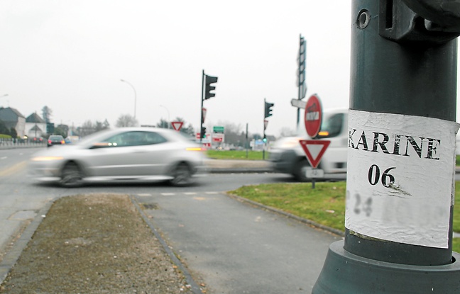 Illustration d'un numro de tlphone ddi la prostitution laiss sur la voie publique Rennes. Illustration d'un numro de tlphone ddi la prostitution laiss sur la voie publique Rennes.