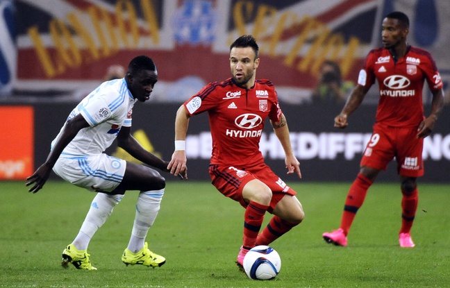 Mathieu Valbuena (au centre), le 20 septembre 2015, à Marseille. Mathieu Valbuena (au centre), le 20 septembre 2015, à Marseille.