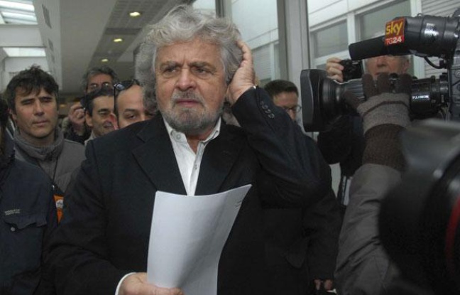 Beppe Grillo, du mouvement 5 étoiles, le 25 janvier 2013 à Sienne (Italie). Beppe Grillo, du mouvement 5 étoiles, le 25 janvier 2013 à Sienne (Italie).