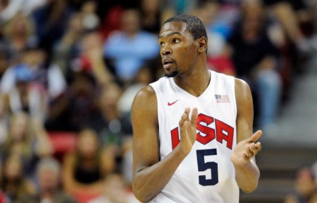 Les Etats-Unis ont écrasé la République dominicaine 113 à 59 jeudi à Las Vegas (Nevada) lors du premier de leurs cinq matches de préparation aux jeux Olympiques mais ont appris le forfait de leur ailier-fort Blake Griffin, blessé au genou gauche. Les Etats-Unis ont écrasé la République dominicaine 113 à 59 jeudi à Las Vegas (Nevada) lors du premier de leurs cinq matches de préparation aux jeux Olympiques mais ont appris le forfait de leur ailier-fort Blake Griffin, blessé au genou gauche.