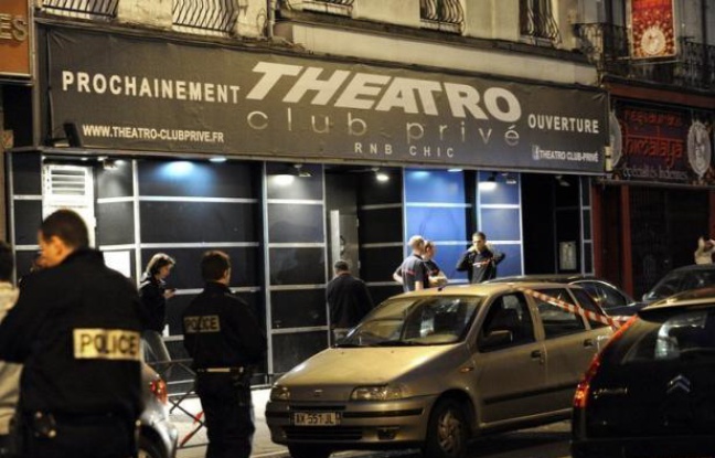 L'auteur présumé des coups de feu devant une discothèque de Lille, qui ont fait deux morts et six blessés le 1er juillet, a accepté son extradition d'Espagne, où il avait été arrêté vendredi matin, tout comme l'homme qui l'avait accompagné, a-t-on appris lundi de source judiciaire. L'auteur présumé des coups de feu devant une discothèque de Lille, qui ont fait deux morts et six blessés le 1er juillet, a accepté son extradition d'Espagne, où il avait été arrêté vendredi matin, tout comme l'homme qui l'avait accompagné, a-t-on appris lundi de source judiciaire.