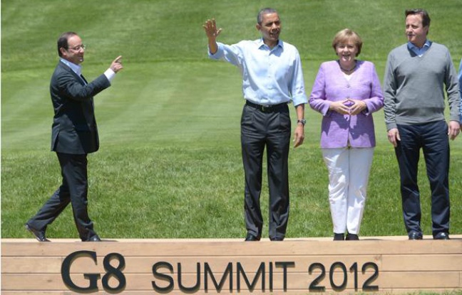 François Hollande rejoint Barack Obama, Angela Merkel et David Cameron sur une scène à Camp David, aux Etats-Unis, où s'est déroulé le G8 le 19 mai 2012. François Hollande rejoint Barack Obama, Angela Merkel et David Cameron sur une scène à Camp David, aux Etats-Unis, où s'est déroulé le G8 le 19 mai 2012.